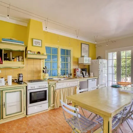 Holiday home Elegant House With Terrace Garden And Pool
