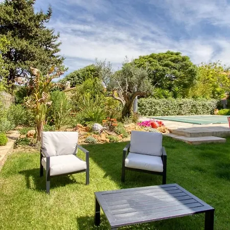 Elegant House With Terrace Garden And Pool Holiday home *