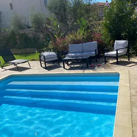 Holiday home Elegant House With Terrace Garden And Pool *